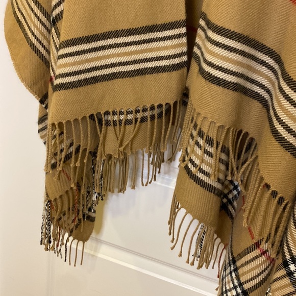 V. FRAAS Plaid Ruana women’s tan red and black open wrap/shawl - Picture 6 of 14